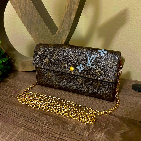 🖤🐻 🩶 Louis Vuitton Monogram LV Logo Crossbody WOC Wallet on Chain Gold Chain - Picture 1 of 16